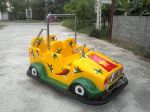 Xe jeep đụng điện 
